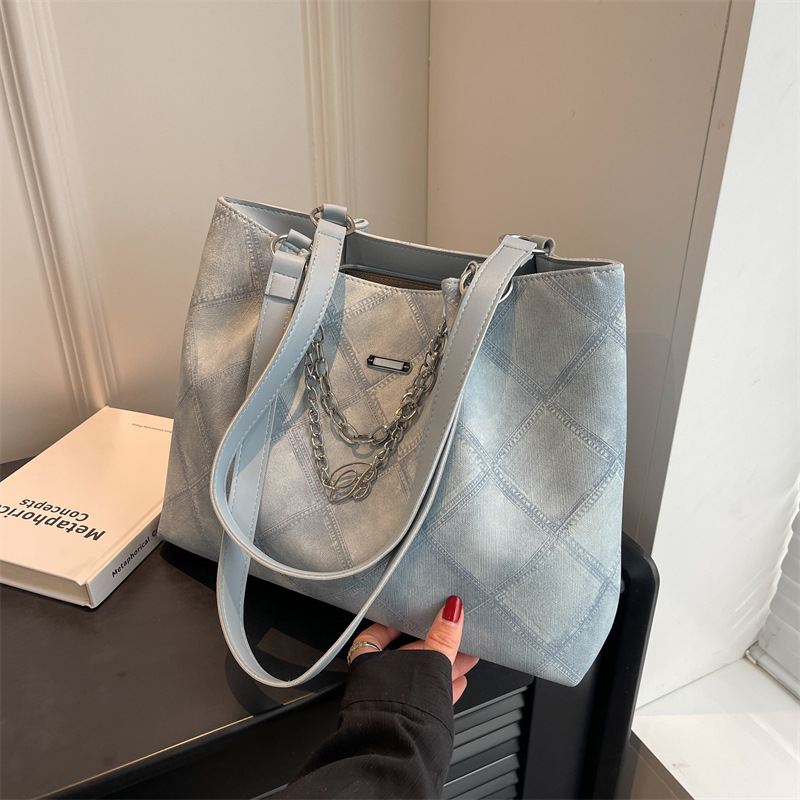 Niche Rhombus Tote Bag Female 2023 New Large Capacity Bag College Class Commuter Bag Shoulder Portable Big Bag