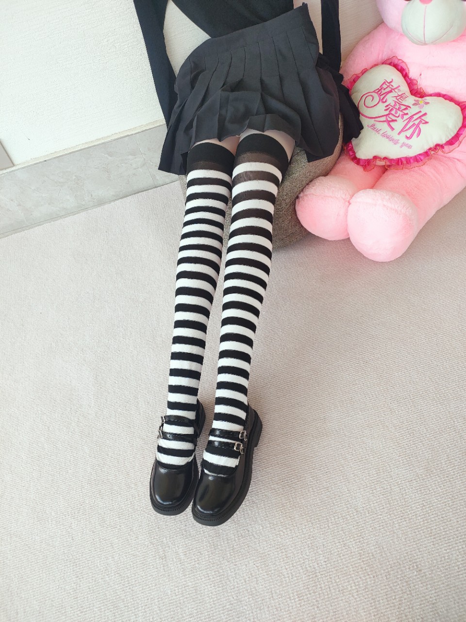 跨境电商外贸条子班马黑白条纹长筒过晞袜仿天鹅绒材质-阿里巴巴