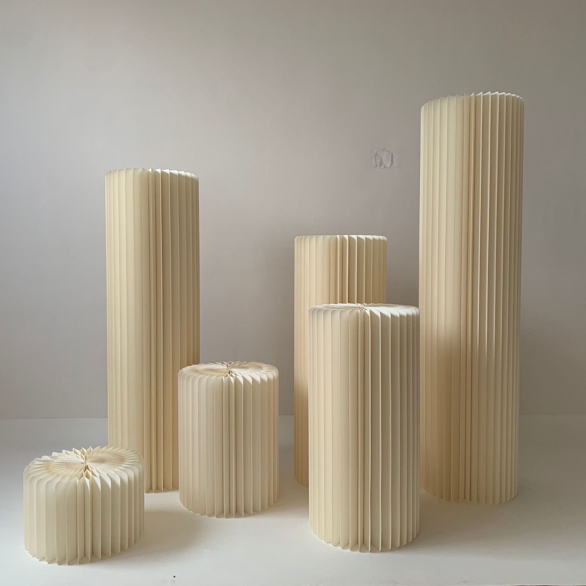 创意服装店中岛流水台展示台圆柱橱窗展示架陈列架气球派对桌加密