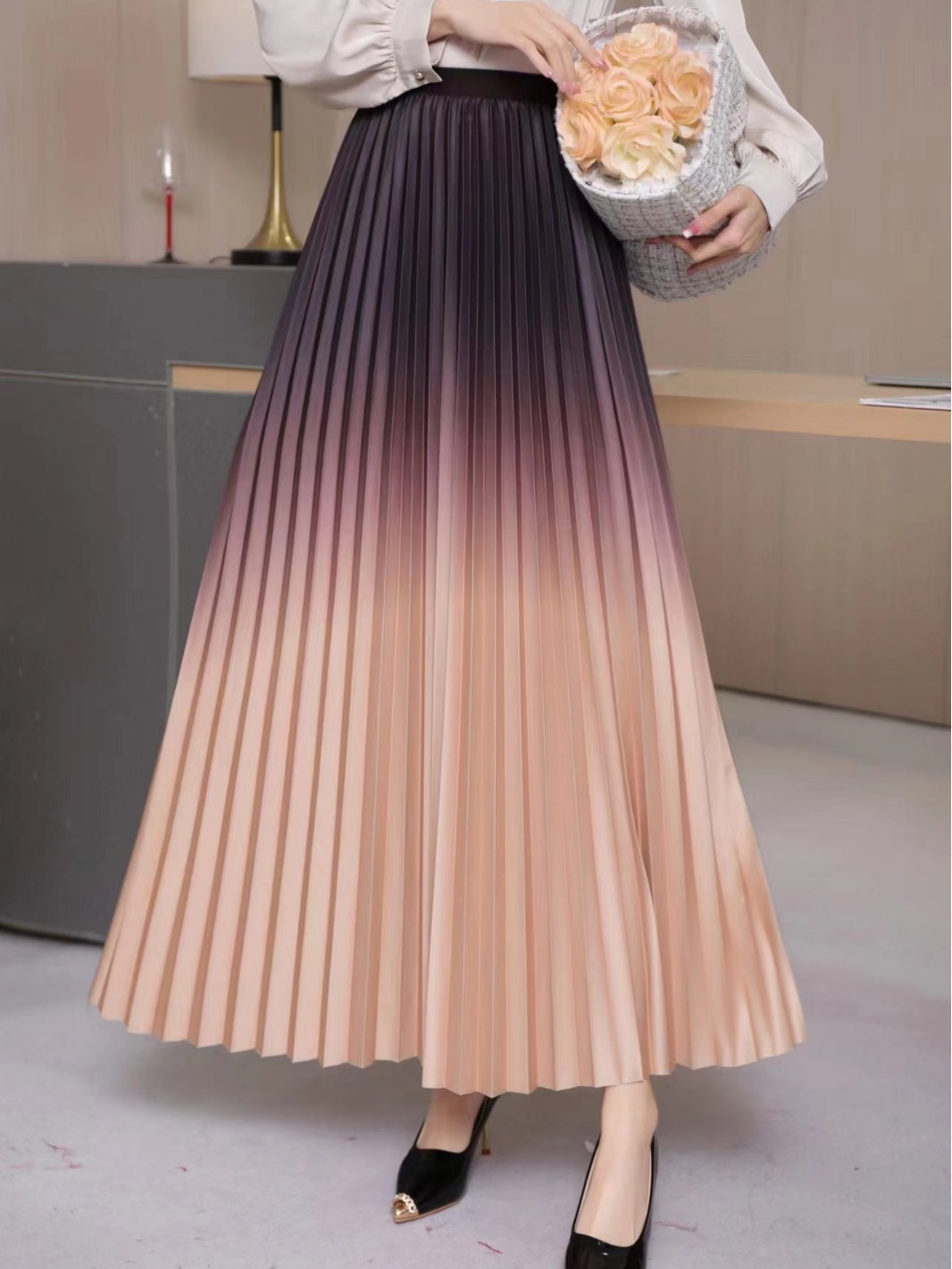 高级感垂感渐变色半身裙女2024早春新款长裙高腰加长版百褶裙