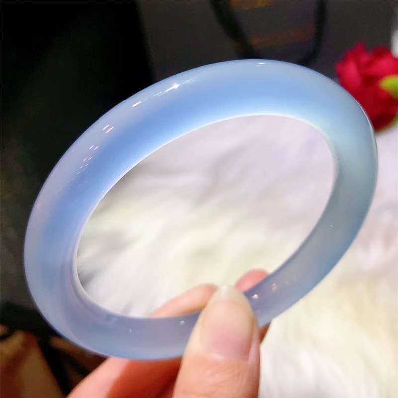 一件代发天然巴西玛瑙玉髓手镯女冰种天空蓝玉髓镯子圆条直播货源