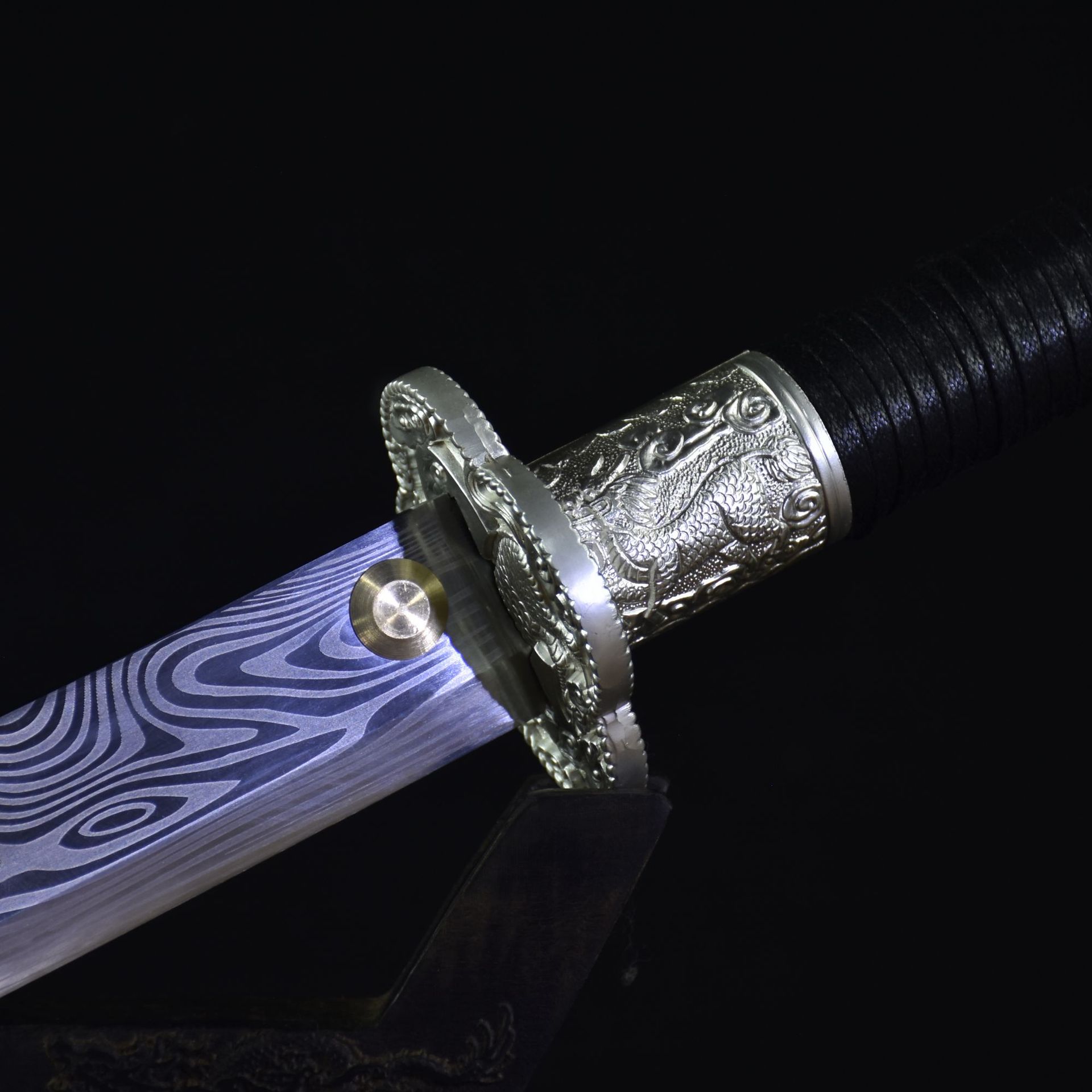 龙泉市刀剑手工锻打战刀一体防身冷兵器硬剑影视工艺品宝剑未开刃