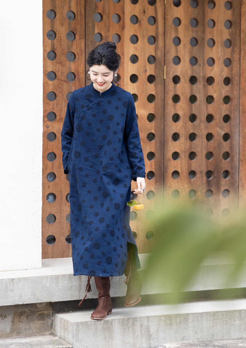 深蓝色新中式立领斜襟旗袍裙长袖双层波点提花连衣裙女棉衣221127