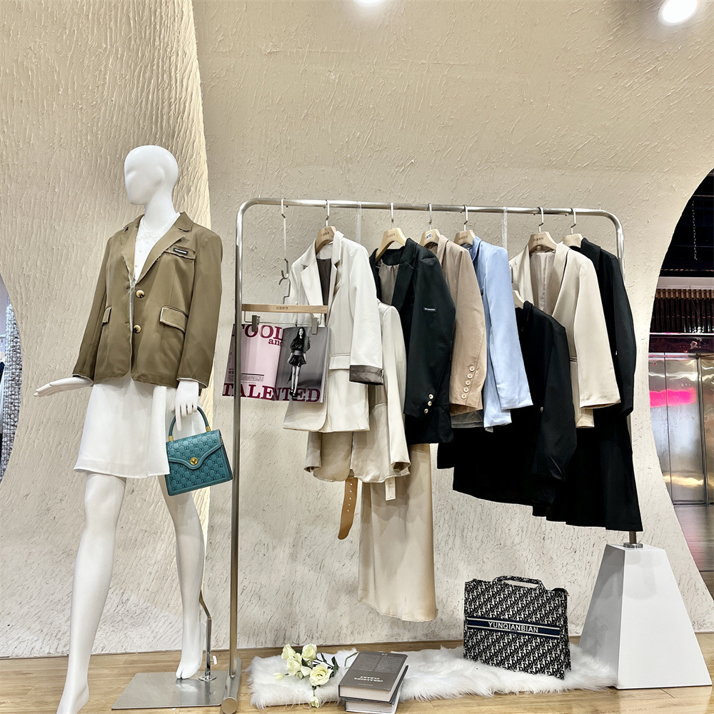 mili时装周大牌风衣外套女装批发货源 品牌折扣女装尾货清仓走份