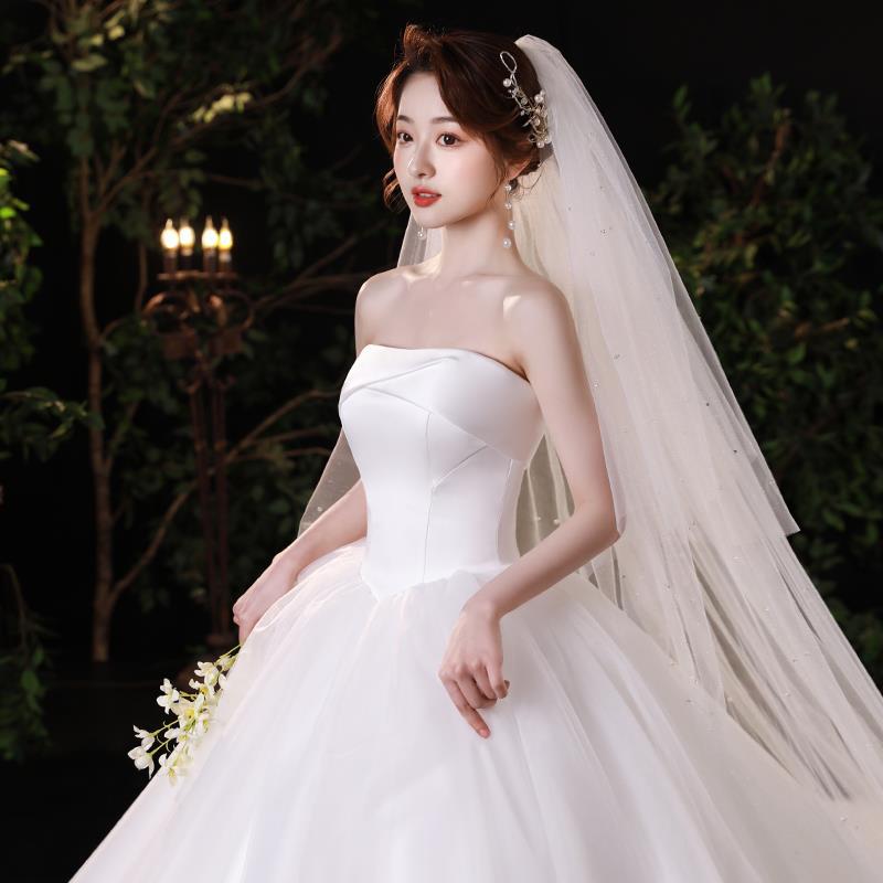 缎面抹胸主婚纱礼服2023法式重工新款主纱女简约大气新娘拖尾显瘦