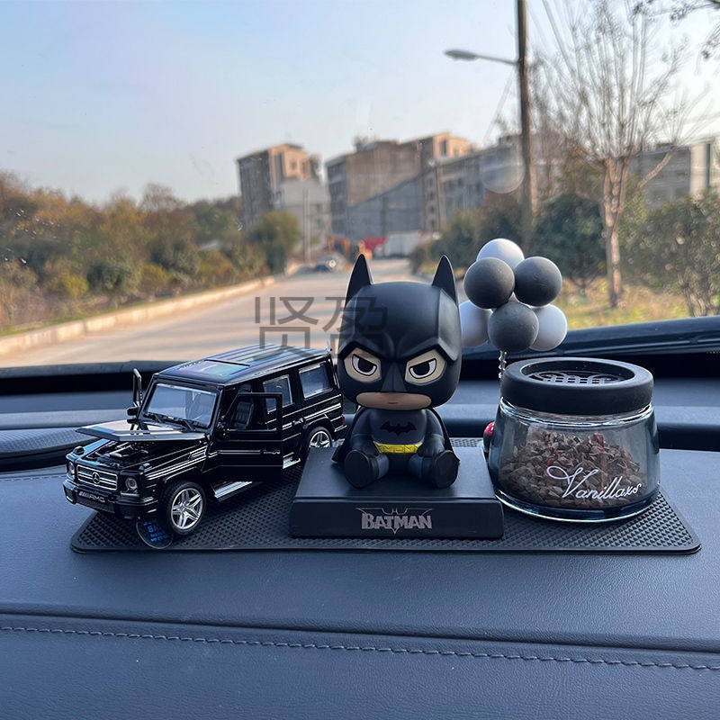 xy汽车摆件手办动漫卡通摇头公仔男士车载车内中控台装饰品香水香
