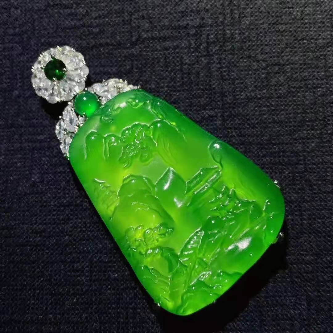 高冰帝王绿玉髓镶嵌款雕刻山水牌吊坠 绿玛瑙大气款玉石牌子挂件