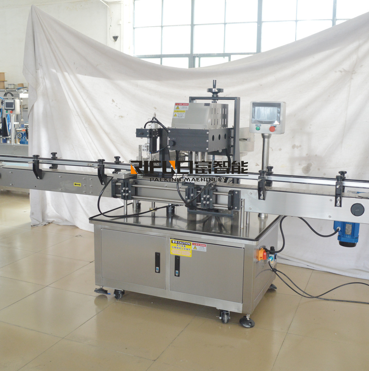 全自动四轮旋盖机 日化玻璃瓶矿泉水拧盖机 化妆品酒精喷雾旋盖机