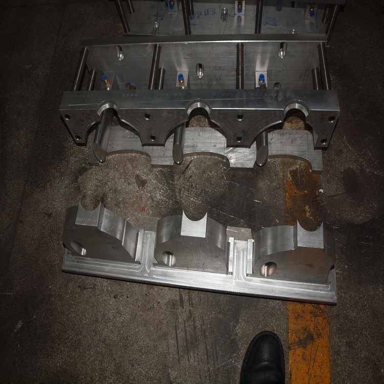 承接:吹塑大模具 吹瓶模具 储料机模具 喷砂 三维 多腔 注塑