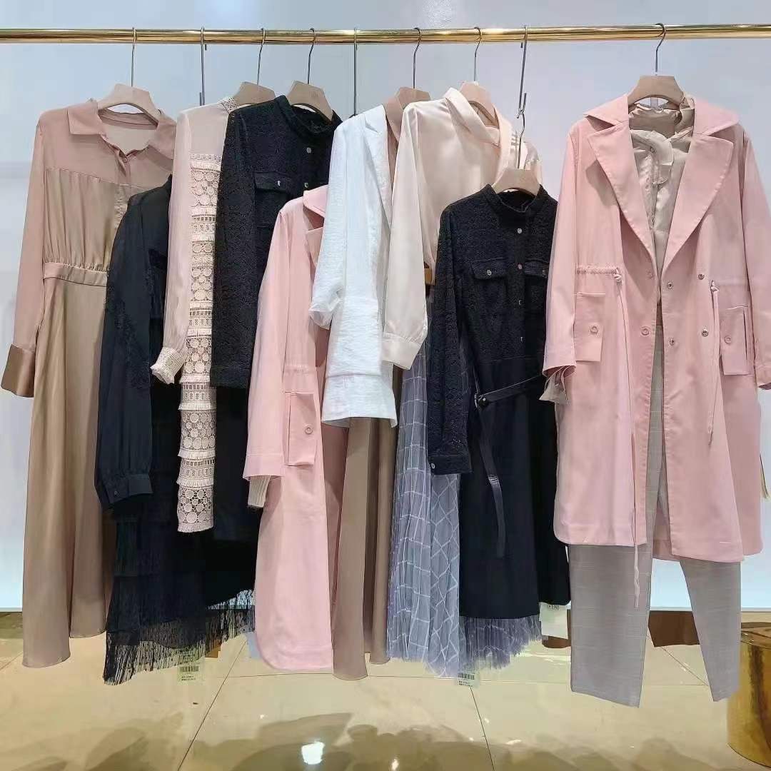 伊芙丽 品牌折扣尾货 连衣裙风衣 杭州四季青女装 批发一手货源