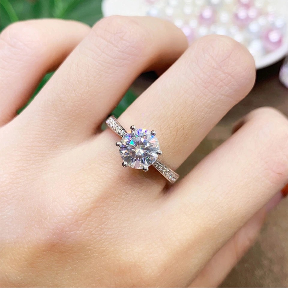 戒指女小众高级轻奢六爪镶锆石时尚结婚订婚道具不掉色开口指环