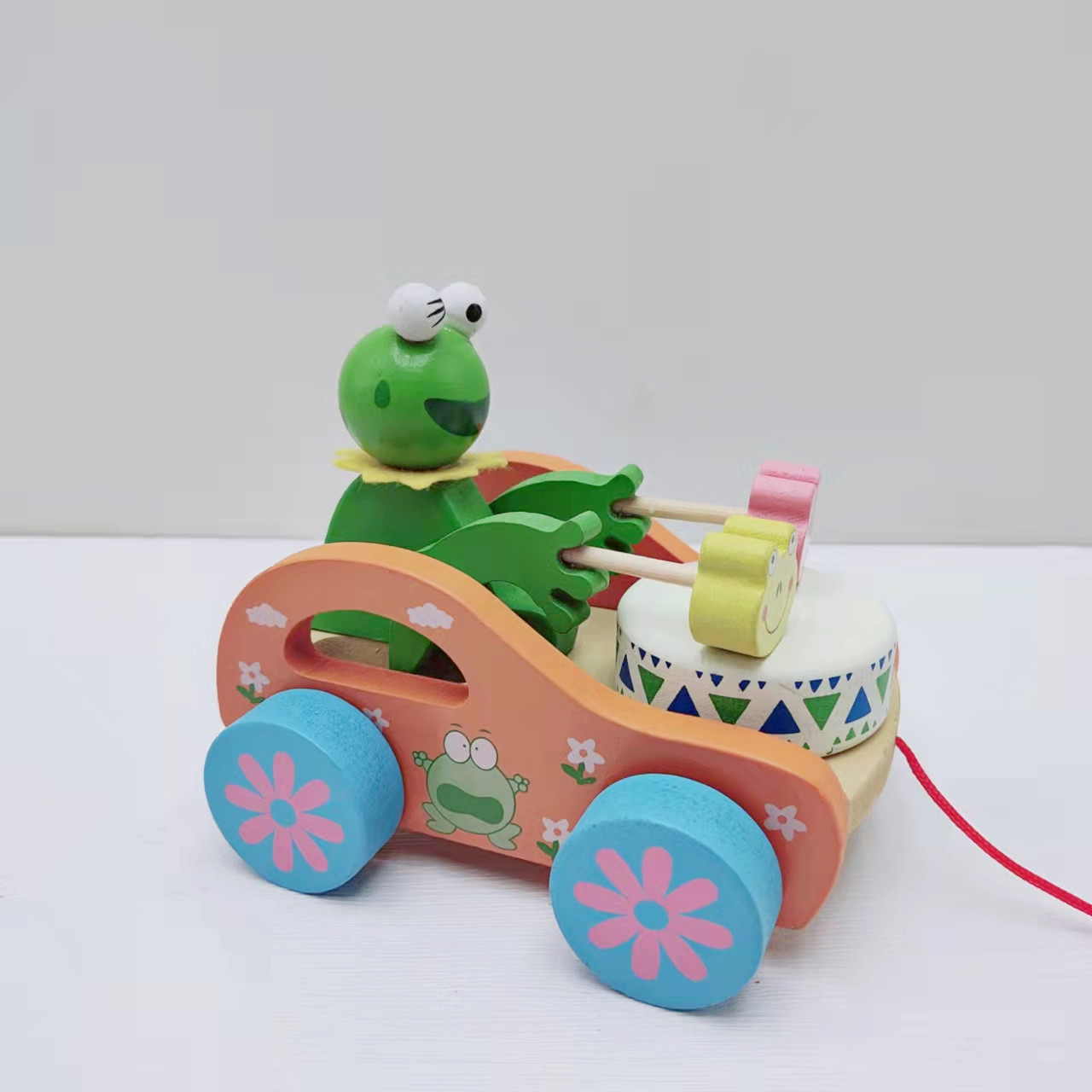 批发热卖 精美木制动物拉车 绿豆青蛙打鼓拉车 木质旅游工艺品