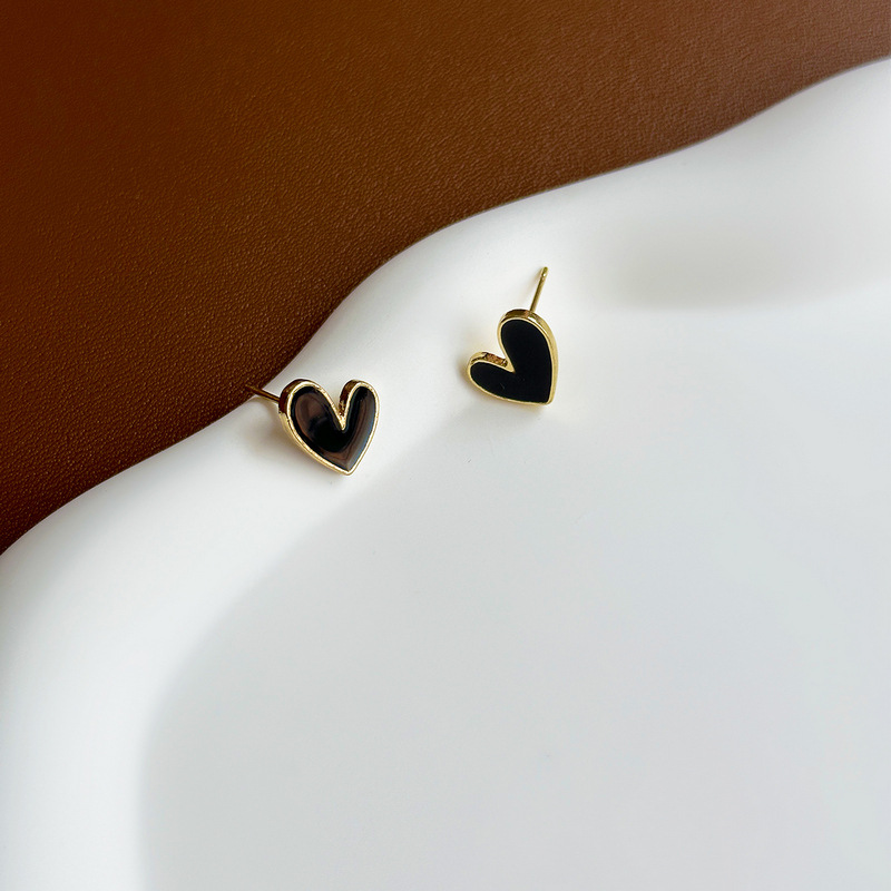 Sterling Silver Needle Korean Elegant Heart Unique Design Niche Daily Simple Black Studs Earrings
