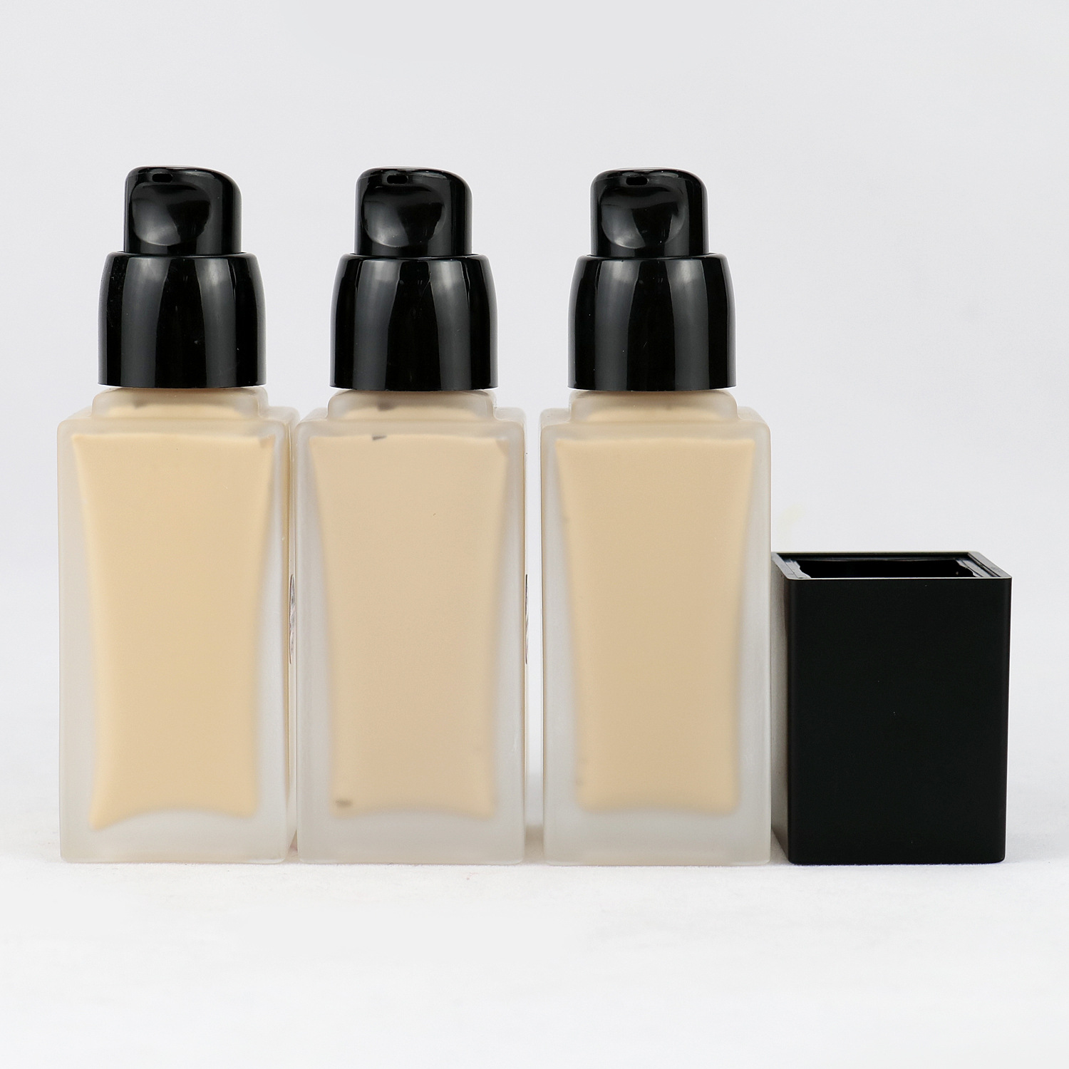 跨境粉底液无logo现货新款小方玻璃瓶提亮保湿中性包装粉底液