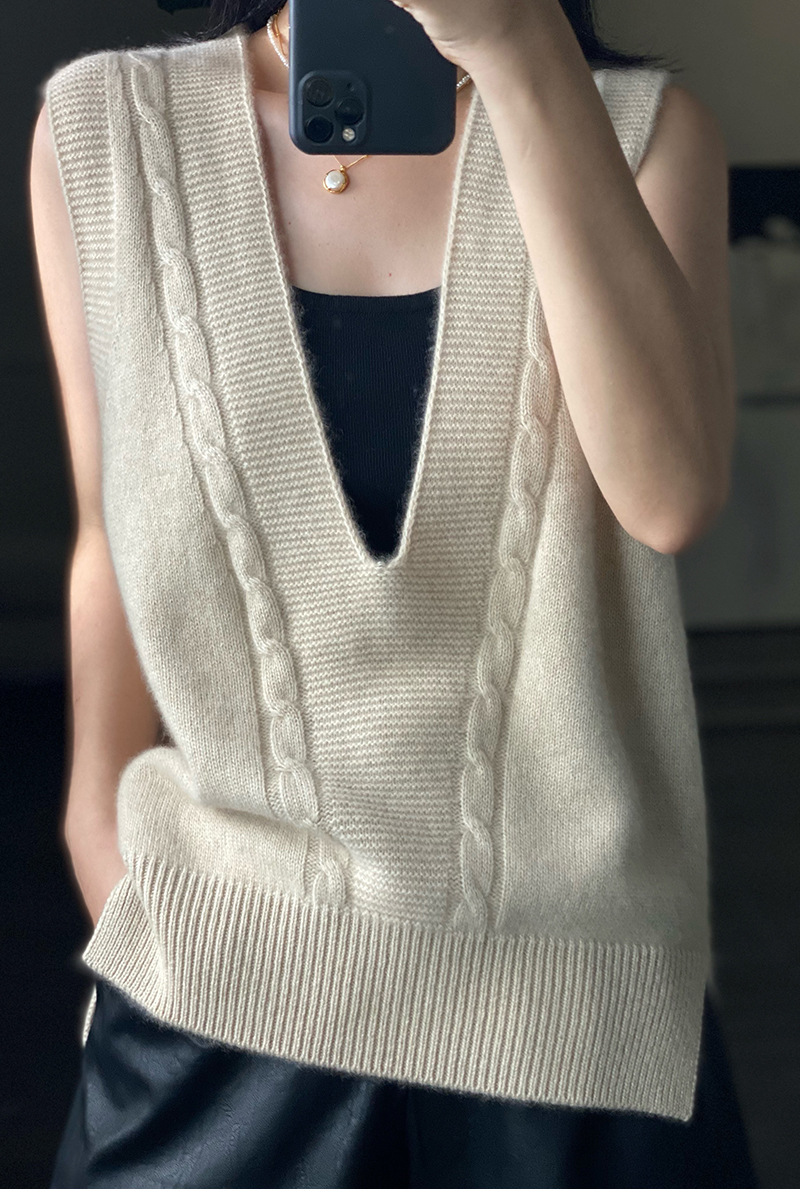 白色羊毛背心马甲