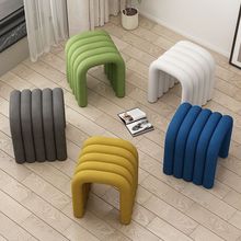 现代简约创意异形矮凳家用北欧设计师卧室梳妆台ins风拍照椅子