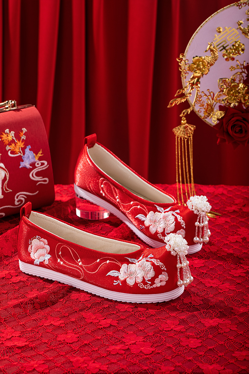 红色婚鞋女新款平跟秀禾鞋中式敬酒新娘鞋结婚鞋子古风汉服搭配鞋