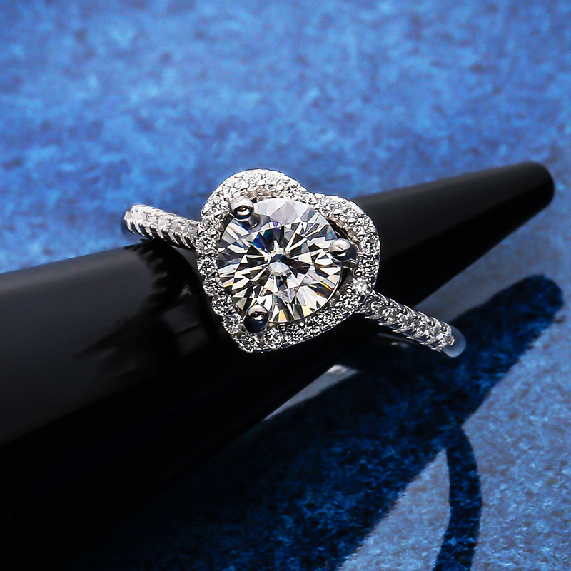 爱心莫桑石戒指纯银镶莫桑钻镀白金戒指送女朋友节日定情纪念礼物