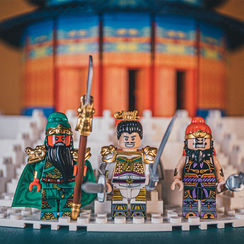 国潮玩具三国演义小侠刘备关羽张飞桃园三结义蜀汉中国风人仔积木