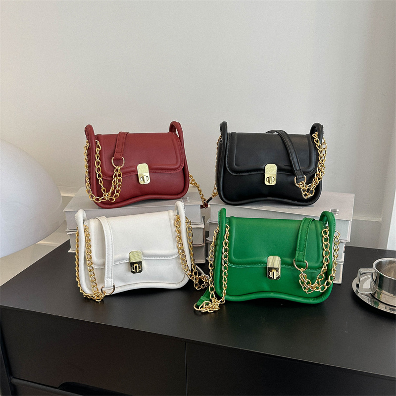 2023 Summer New Classic Style Solid Color Saddle Bag Niche Texture Shoulder Messenger Bag Fashion Chain Small Square Bag