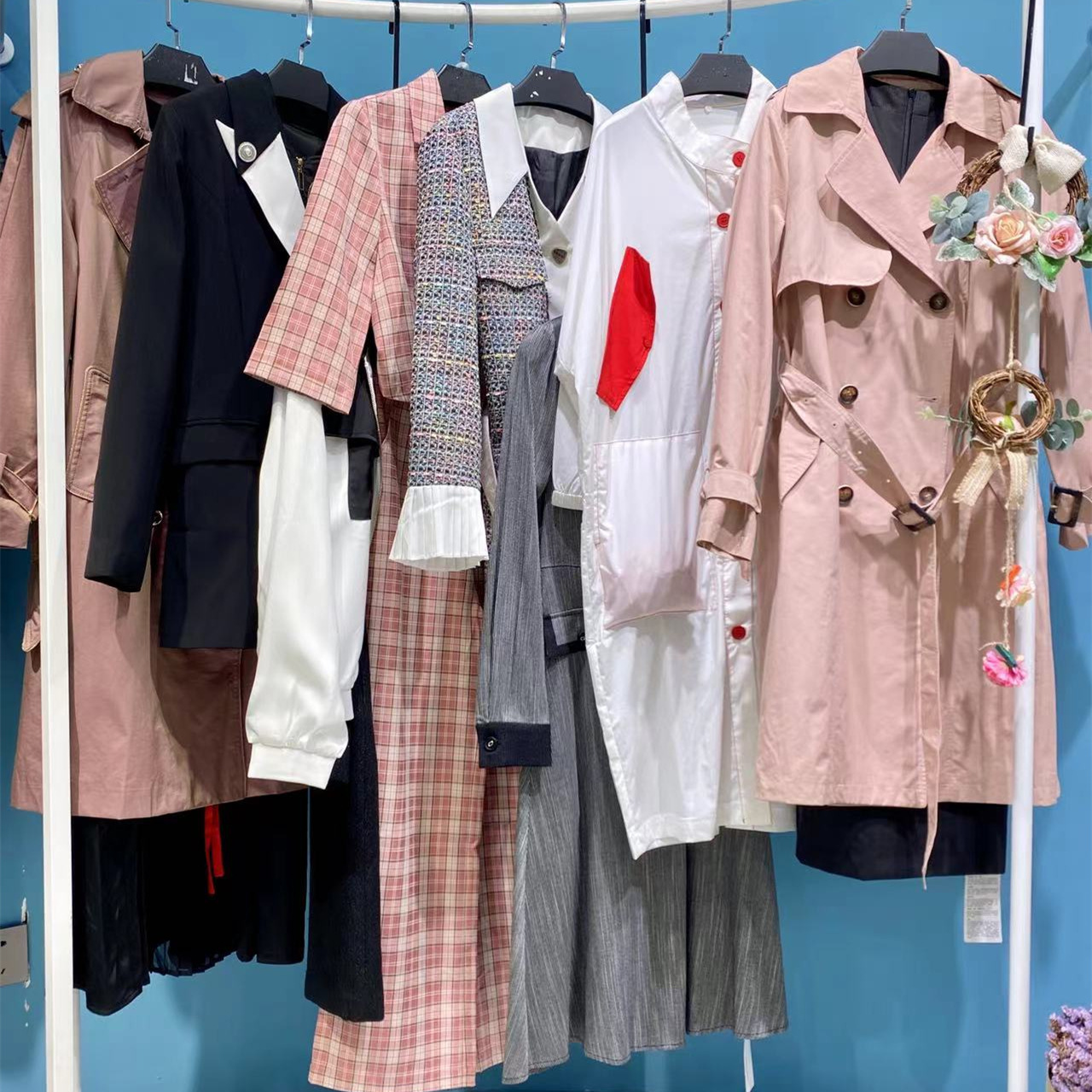 22旨白撤柜品牌折扣女装库存尾货批发清仓货源处理杭州