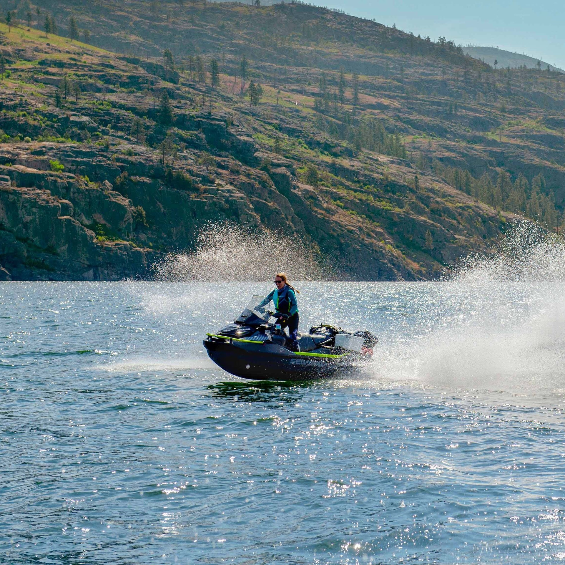 跨境出口3人玻璃钢摩托艇水上运动高速艇救援摩托快艇-阿里巴巴