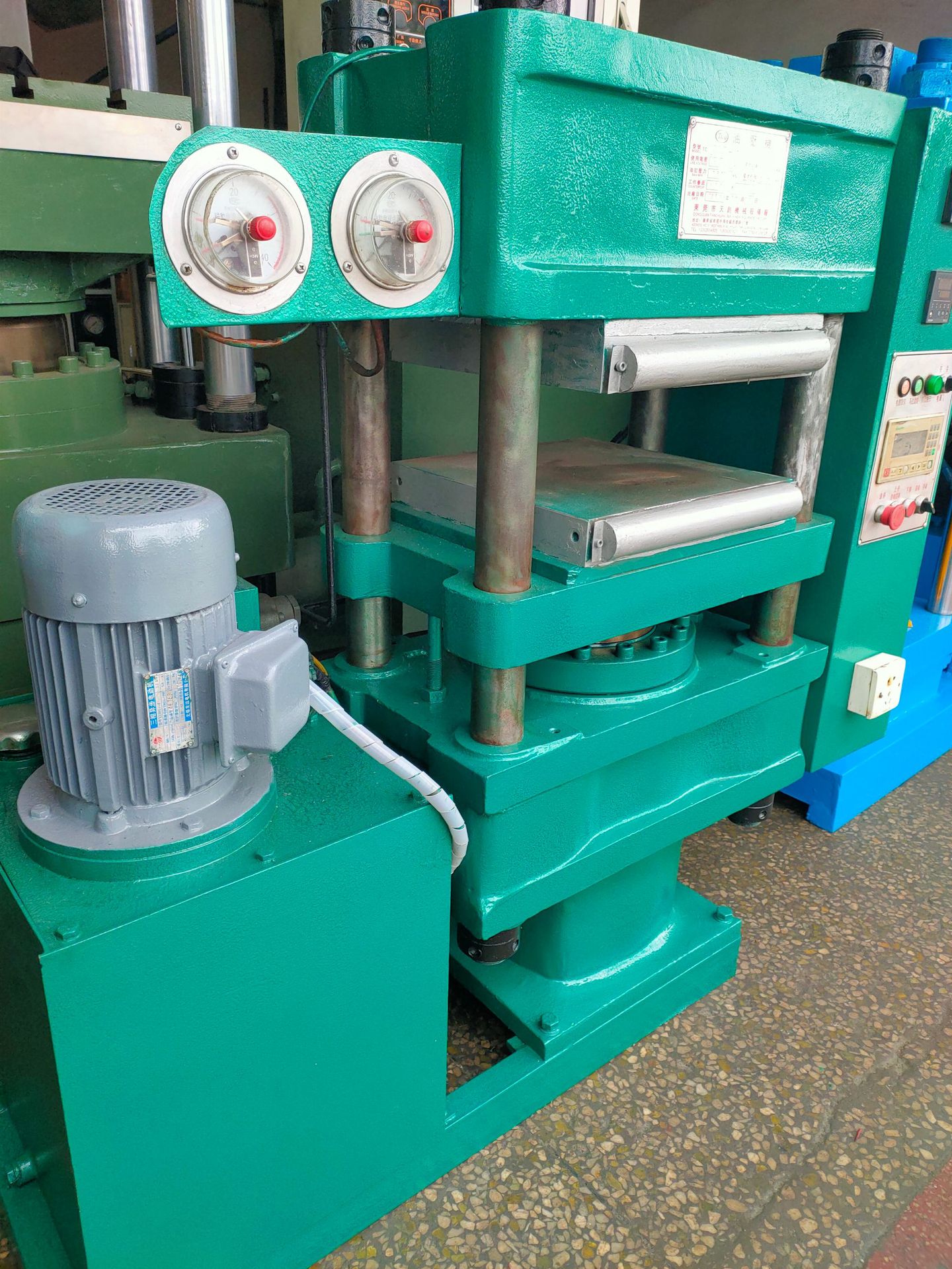 75吨橡塑硅胶成型二手硫化机