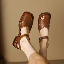 法式复古棕色凉鞋女夏季中跟粗跟镂空软底包头罗马凉鞋大码41-43