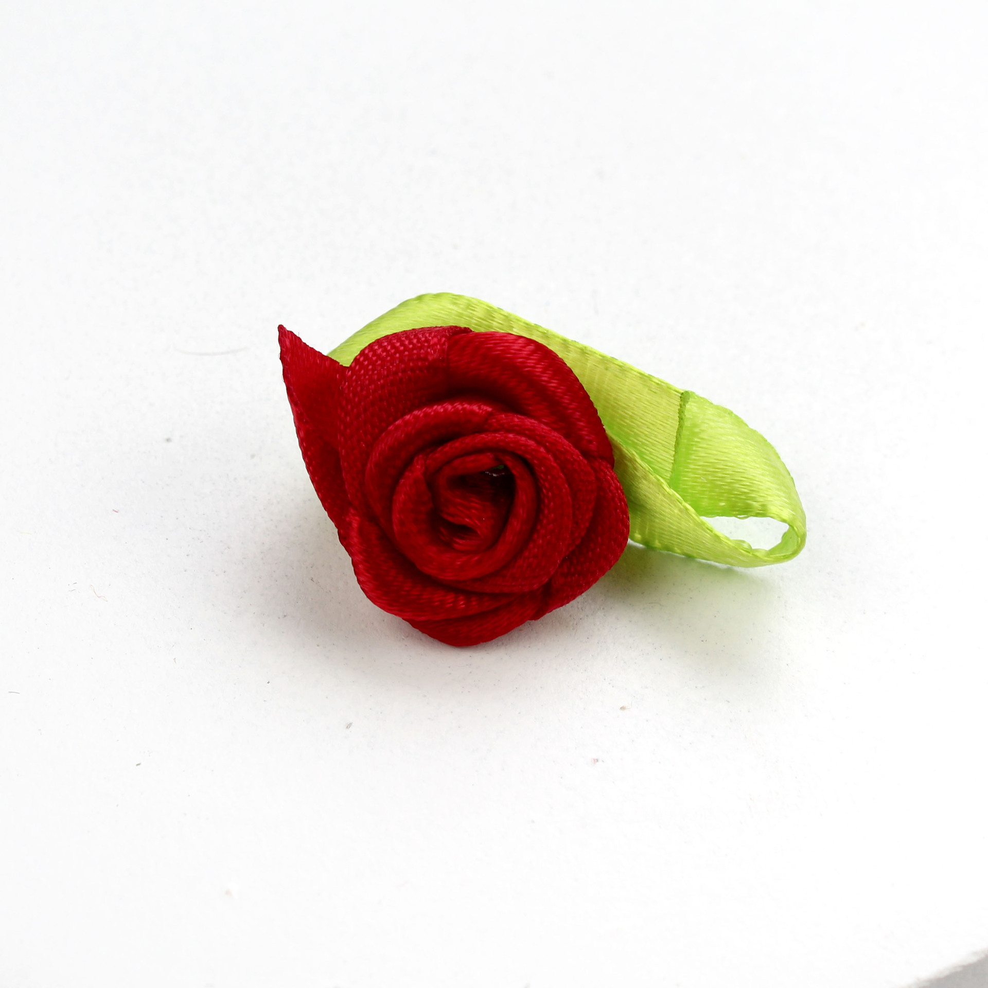 现货3cm丝带小花加叶玫瑰花diy丝带花配件缎带蝴蝶结绿叶小玫瑰花