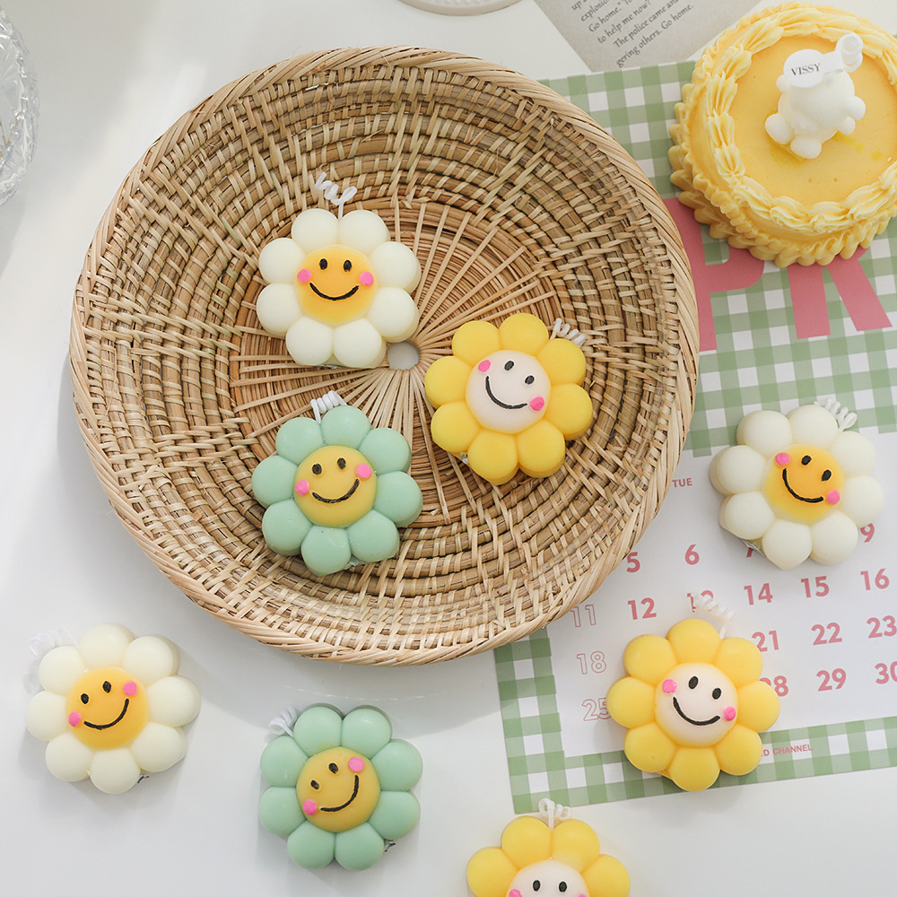 Smiley SUNFLOWER Candle Wholesale DIY Creative Birthday Party Decoration Ins Cute Handmade Candle Aromatherapy Decoration