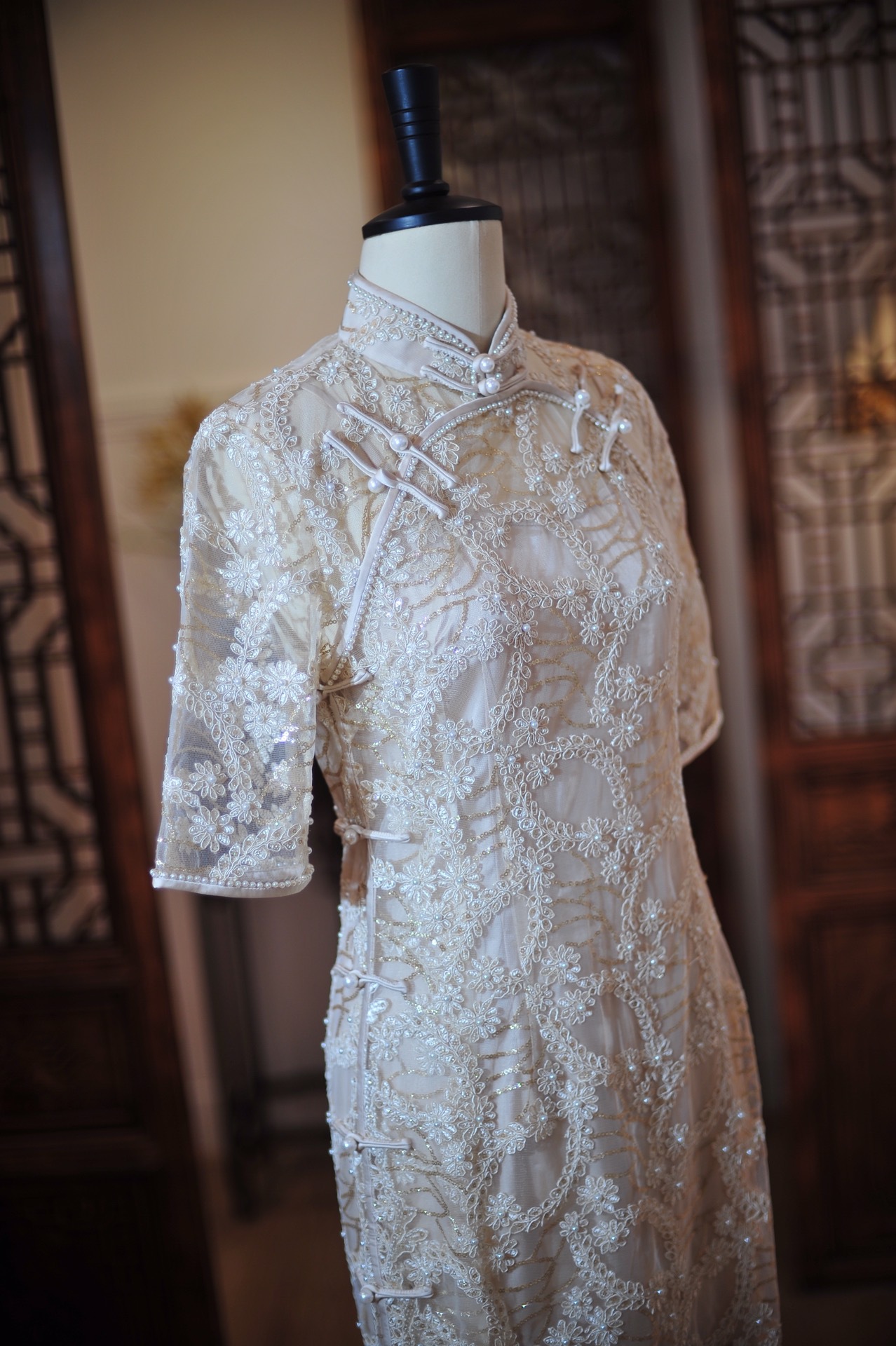 司藤同款 厂家直销金色亮片独立钉珠股线立体刺绣花朵带花边旗袍