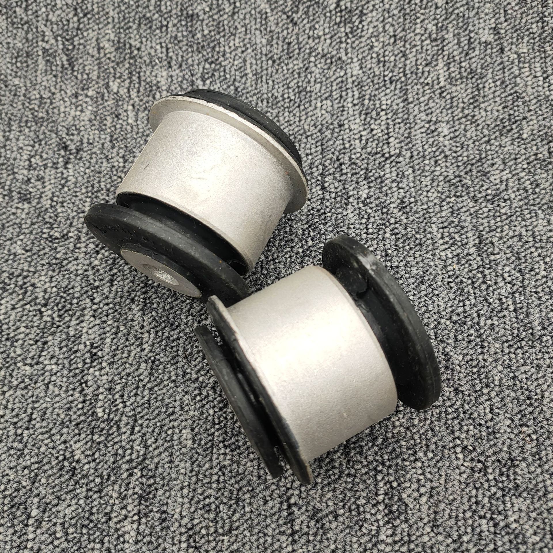 下摆臂胶套下悬挂衬套 1663330414 / 1663330200