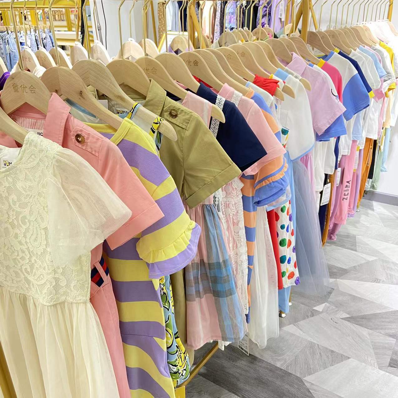 玛吉k卡 米f菲 中大童春夏款 直播实体摆摊品牌折扣童装批发 广东