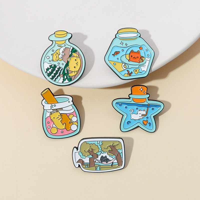 Cross-Border Cartoon Mini Animal Drift Bottle Alloy Brooch Cute Cat Shape High-End Badge Buckle in Stock Wholesale