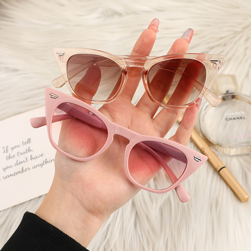 Xu Hongdou Cool Sense Butterfly Frame Retro Sunglasses Simple Frame HD Lens UV-Resistant Lightweight Sunglasses