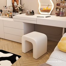北欧网红奶油风化妆台椅子卧室轻奢感梳妆凳现代简约白色凳子