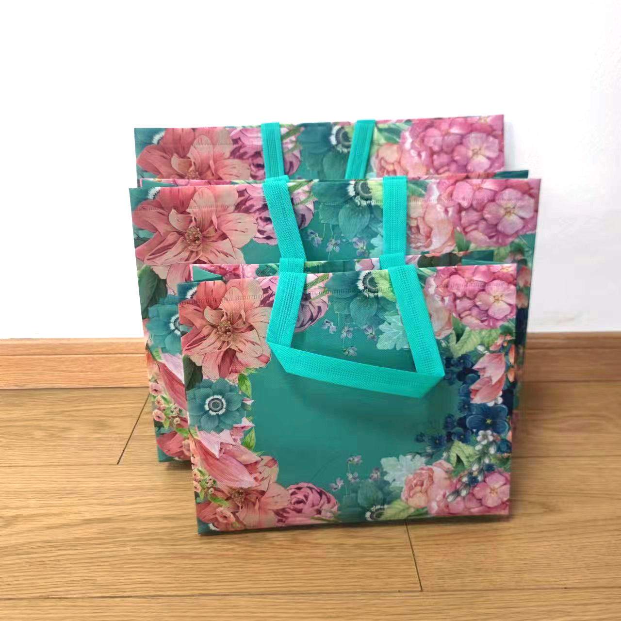 Green Flowers Film Non-Woven Fabric Clothing Store Bag Collect Clothes Handbag Shopping Gift Bag Packing Bag