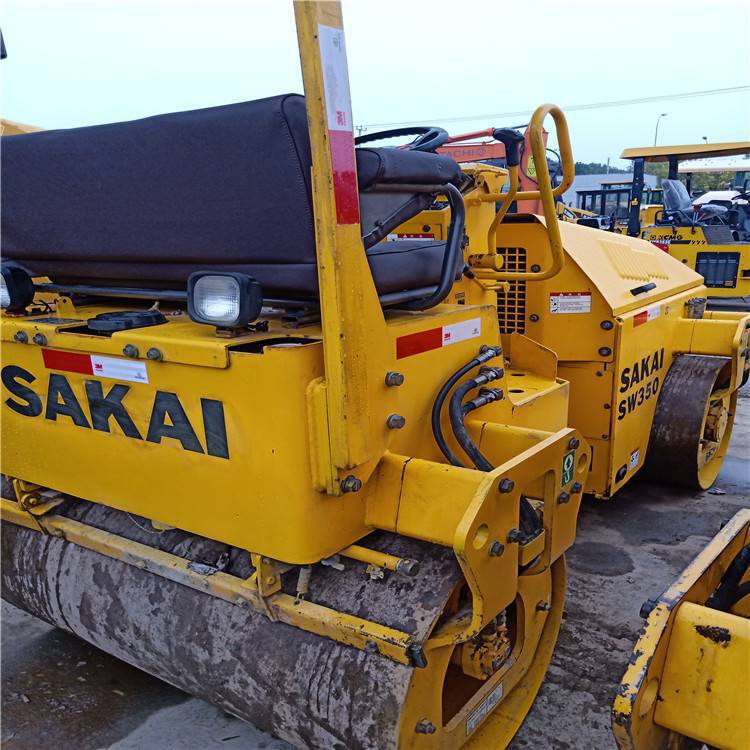 供应日本酒井3吨压路机,酒井双钢轮振动压路机