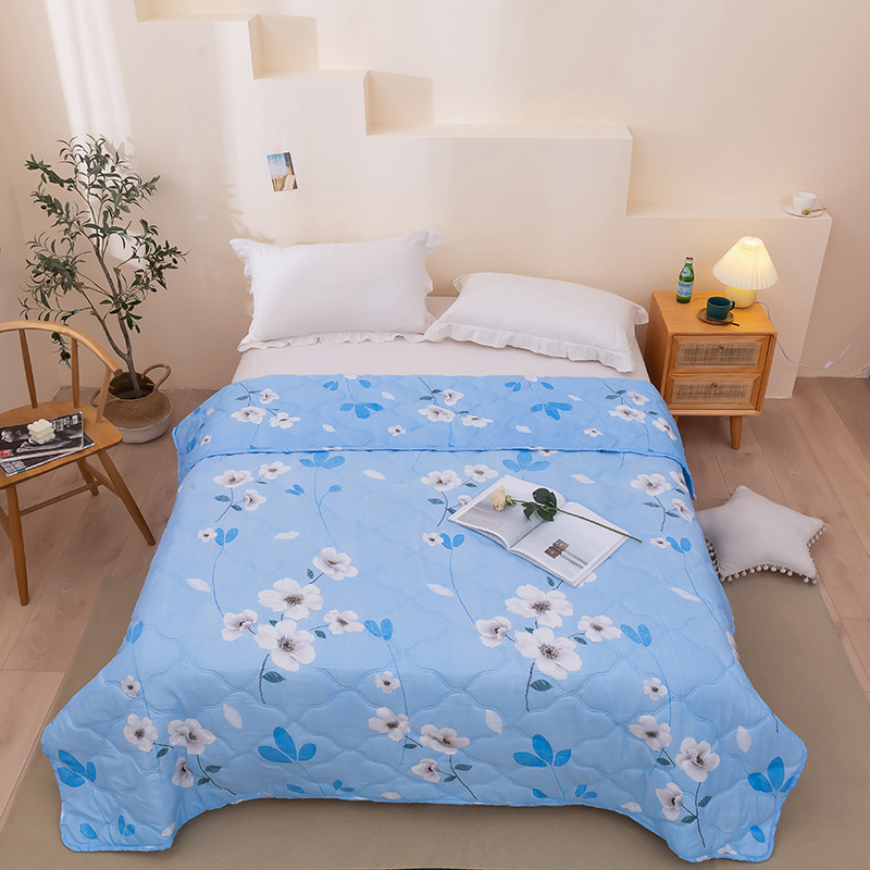 Summer Company Event Gift Summer Quilt with Gift Box Airable Cover Opening Promotion Gift Summer Cooling Duvet Insert Thin Duvet