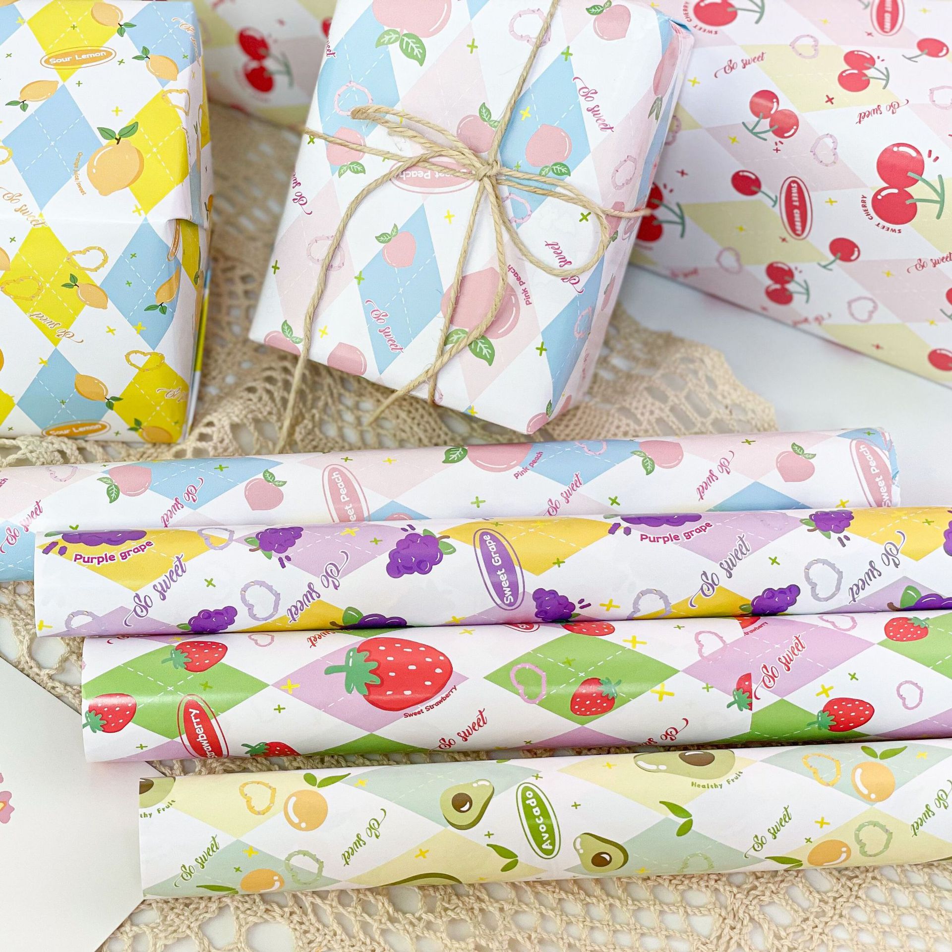 卷筒包装纸可爱卡通书皮纸生日六一儿童礼物圣诞礼盒情人节礼品纸