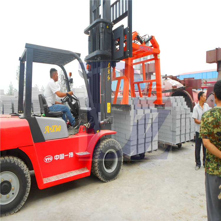 定制抱砖机 蒸养标砖夹砖机 抱砖夹 叉车抱夹属具 厂家直接发货