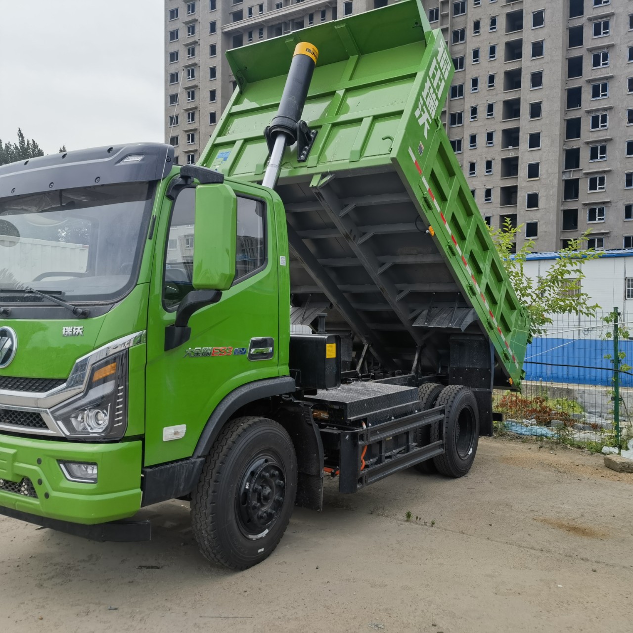 出口自卸车前4后8自卸二手牵引车半挂自卸车高空作业车随车吊