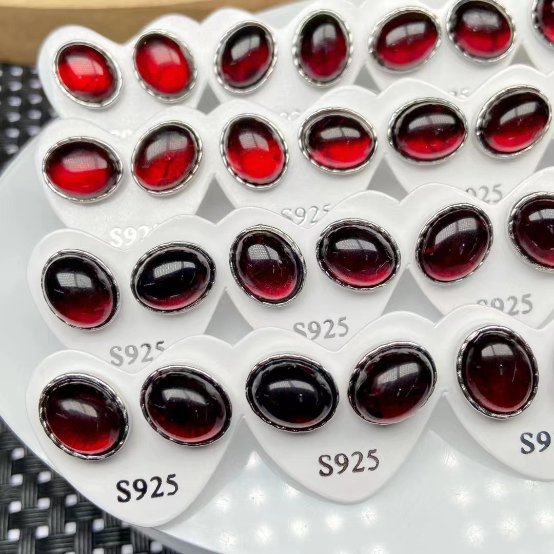 爆款天然血珀耳钉s925银针镶嵌简洁大气百搭女款耳饰耳钉厂家批发