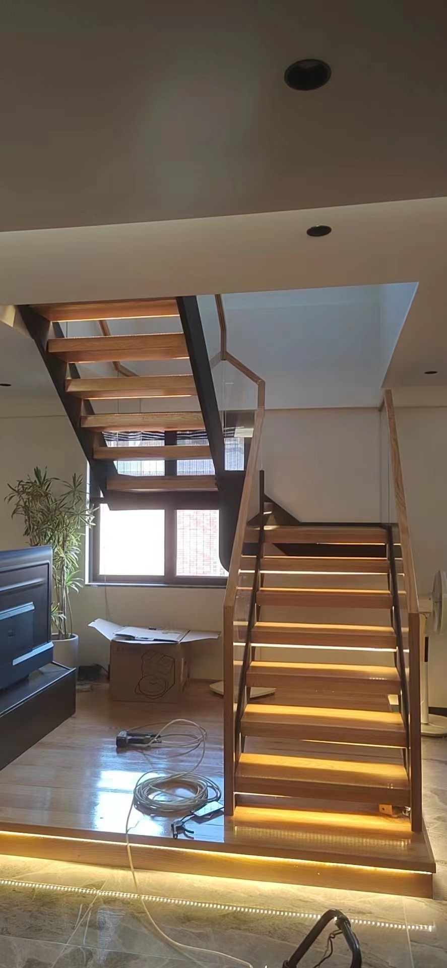 钢结构楼梯/公寓楼梯/复式双梁楼梯/别墅豪华楼梯/成品楼梯厂家