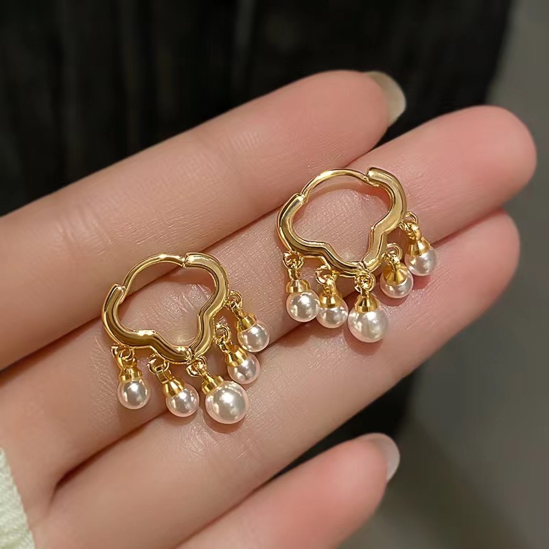 High-Grade Cloud Pearl Earrings Female Niche Short Tassel Earrings 2022 New Fashion Earrings Ear Clip Ear Ring