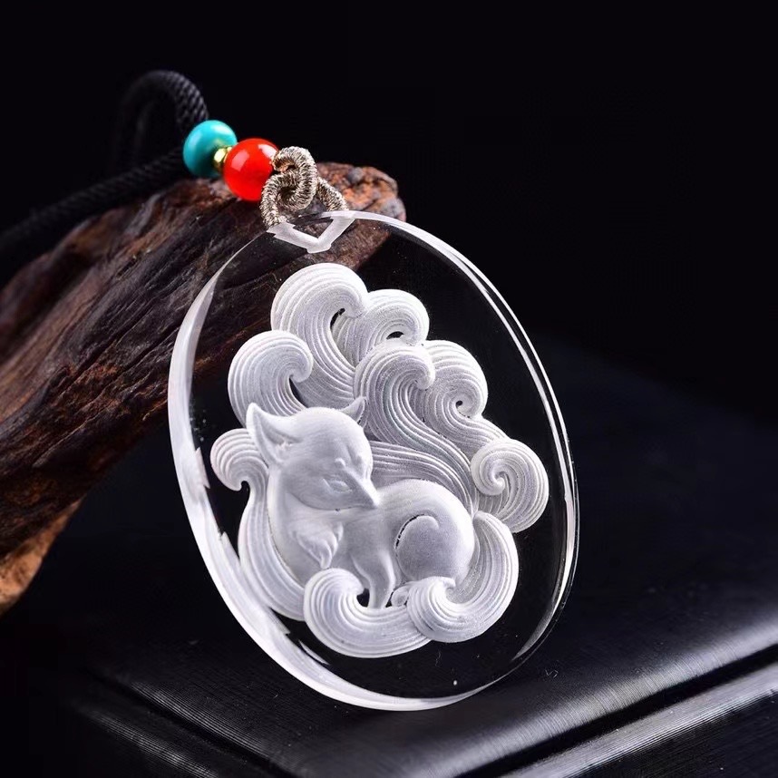 白水晶内雕刻九尾狐吊坠毛衣链栩栩如生支持检测