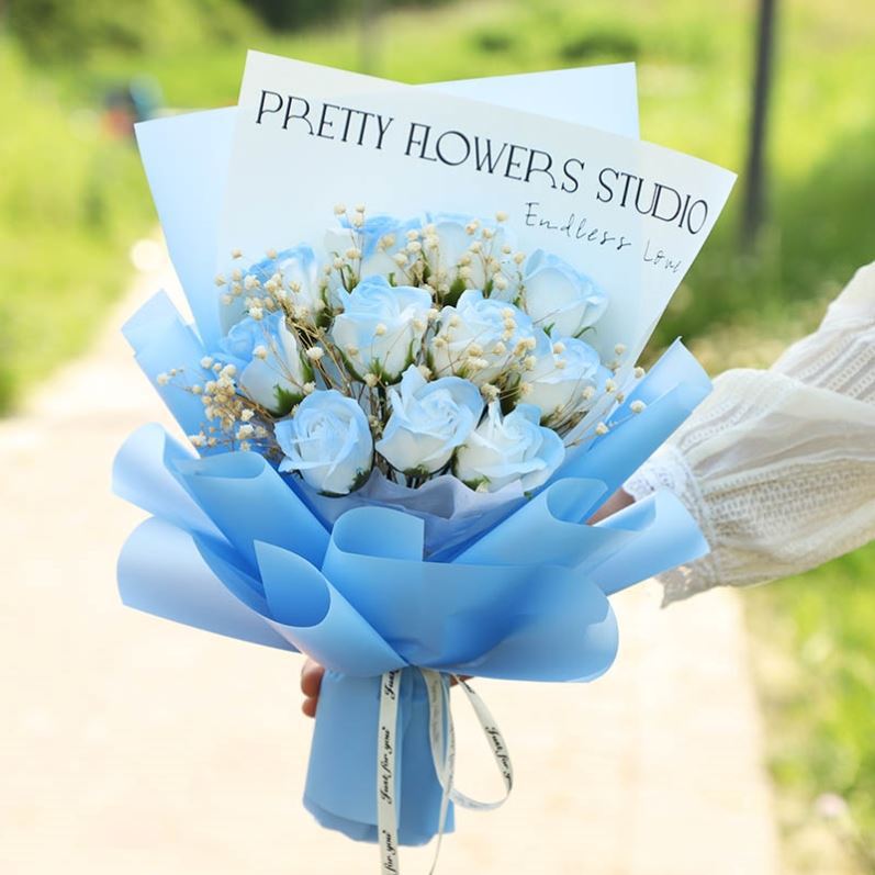 手捧花仿生花束高级感包装纸成品领证拍照恋爱婚纱碎冰蓝玫瑰假花
