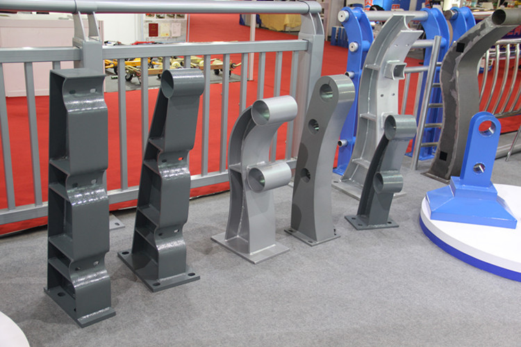 供应q235桥梁防撞护栏 铸钢防撞立柱 道路市政护栏 免费设计出图