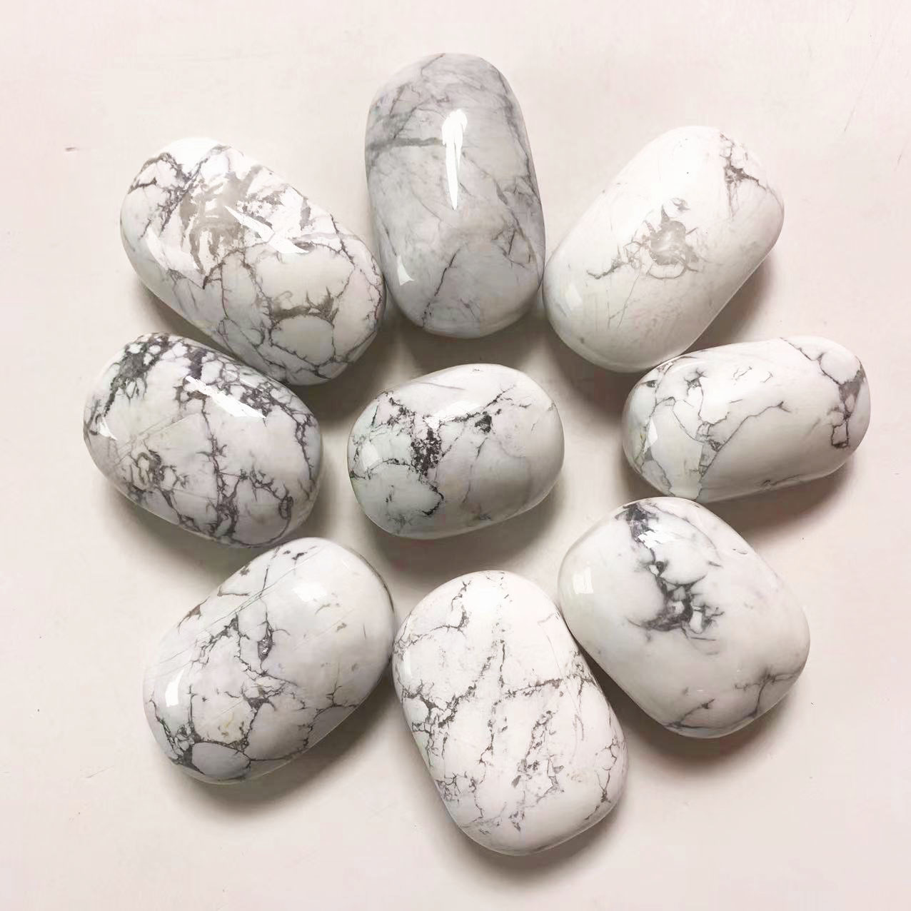 批发白松石打磨手把件原石礼品 白松石把玩件收藏摆件直播货源