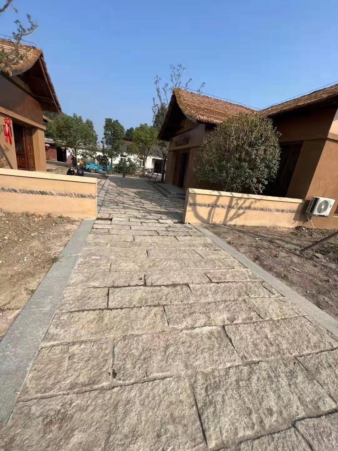 黄锈石仿古石材 老石板自然面 古镇建设 地铺石材 庭院景观